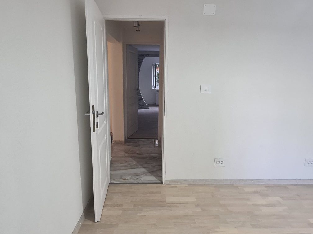 Apartament 3 camere 2 bai renovat 100 la 100