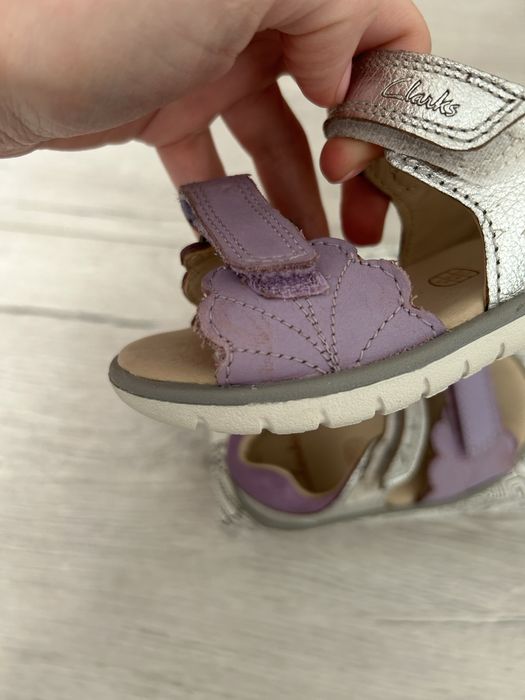 Sandale Clarks pt fetite marimea 22