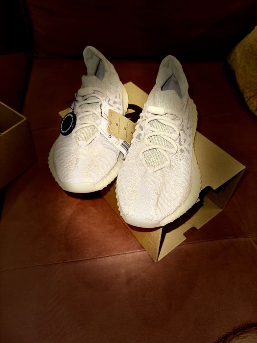 Vand adidasi Adidas Yeezy 350 V2  marimea 38 - NOI -in cutie