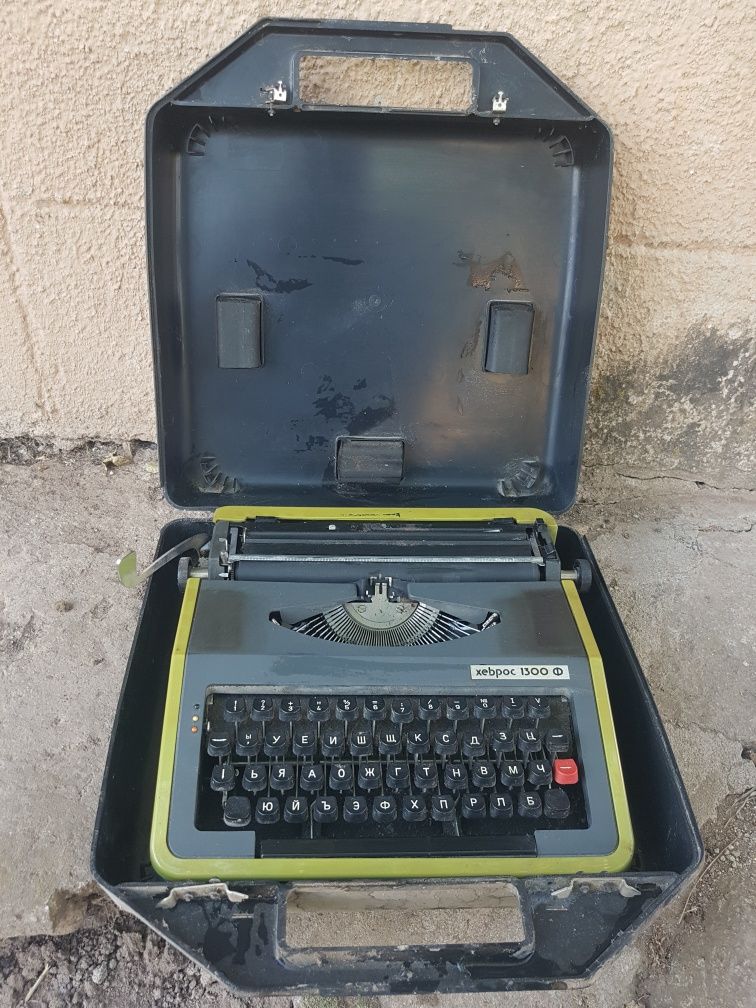 Пишеща машина хеброс 1300 ф