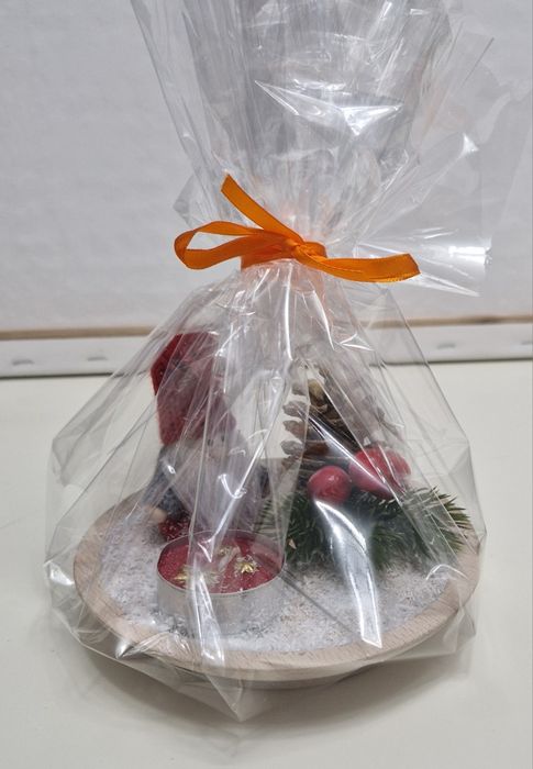 Aranjament Craciun,  Gnom cu lumanare
Compus din :
Suport lemn diam