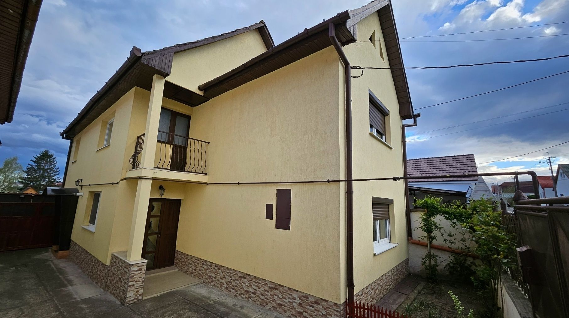 CASA DE VANZARE CU 5 CAMERE, str DD Rosca  460mp teren, în Turnisor