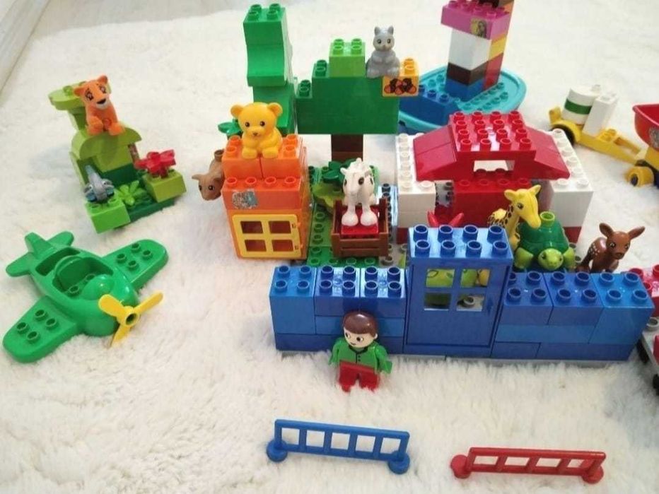 LEGO DUPLO ferma cu animale si accesorii 3 ani+ 156 piese