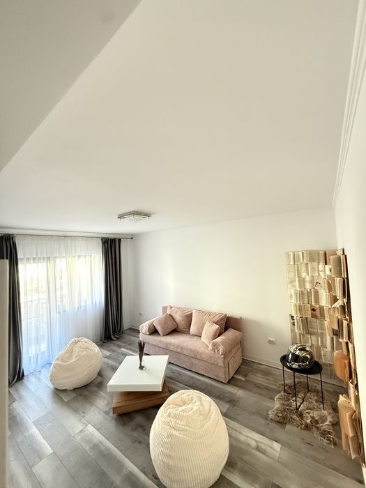 Inchiriez apartament 450e