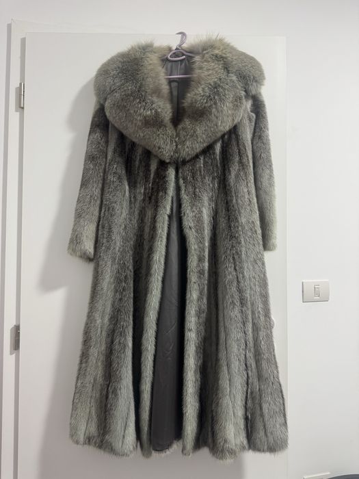 Blana naturala. Haină lungă din vulpe argintie.  Stare impecabilă.