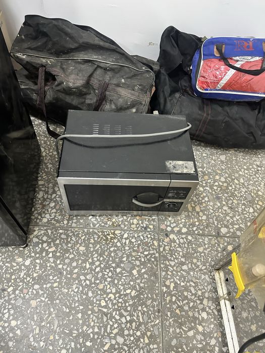 Продаю микроволновку Daewoo в хорошем рабочем состоянии!