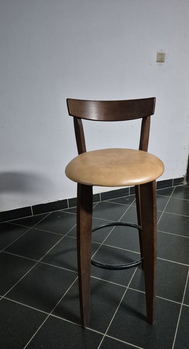 Барный стул из массива бука