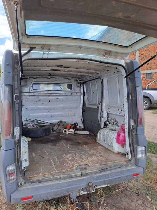 продавам бус опел виваро