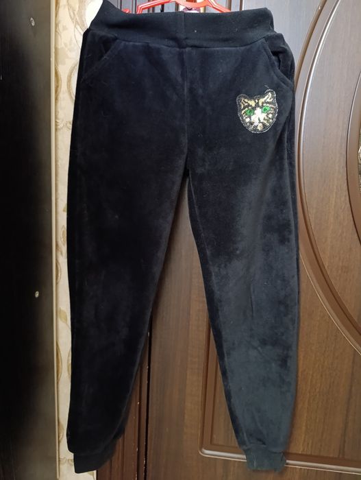 Продаются тёплые штанишки для девочек.