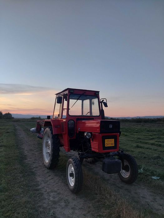 Universal 445 tractor