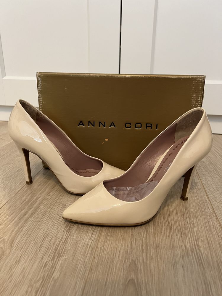 Pantofi stiletto Anna Cori marimea 38 nude