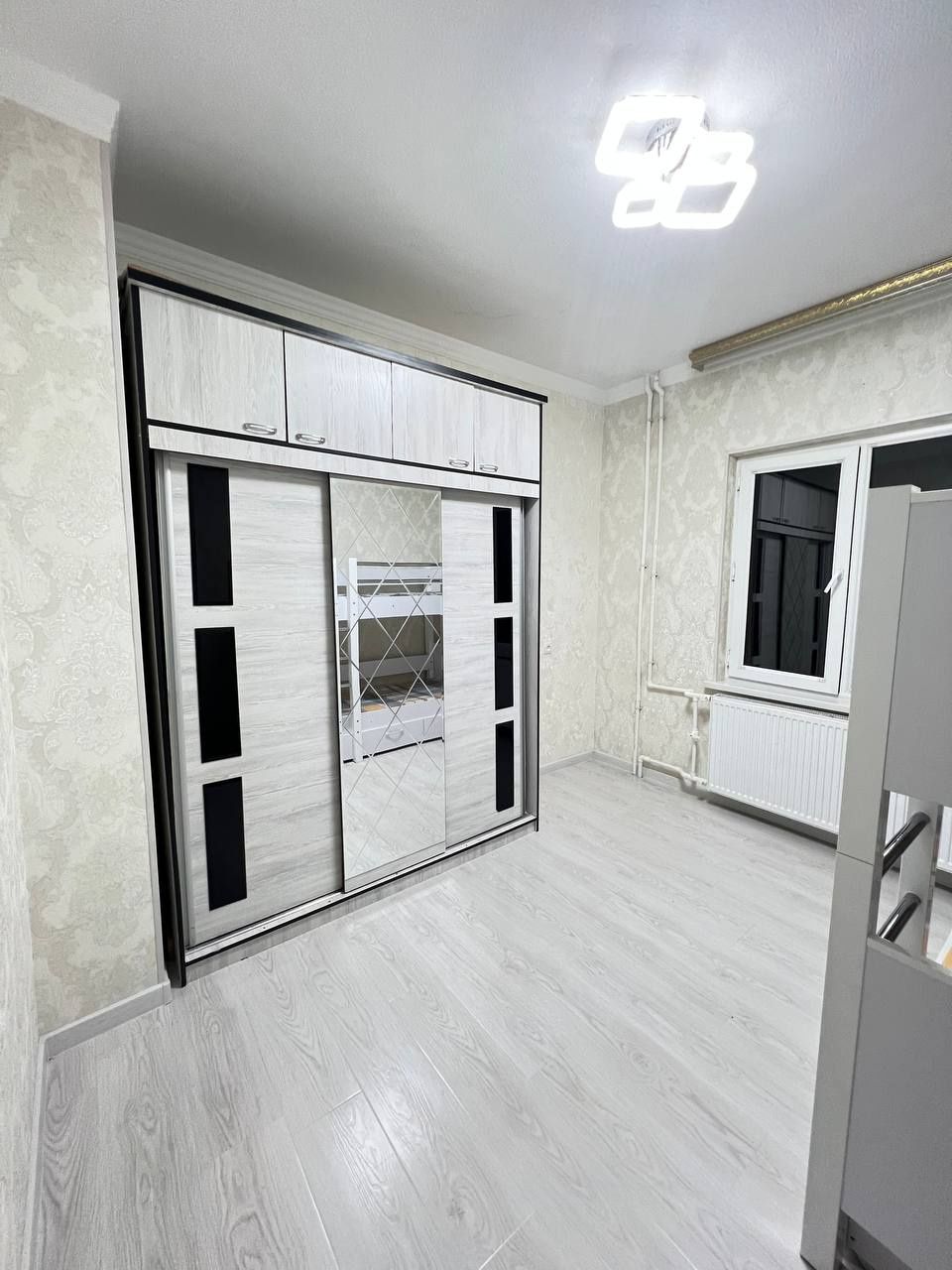 Срочна Продаётся 4 комнатная квартира