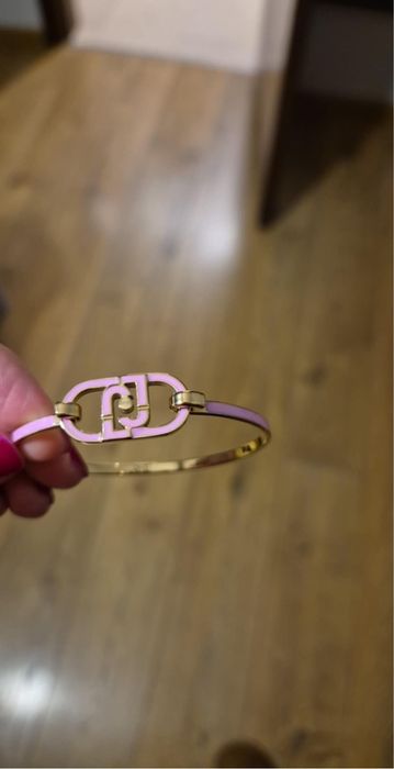 Продавам нова гривна