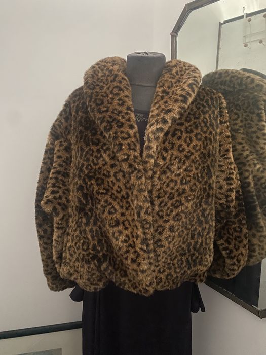Haină scurtă de blană animal print