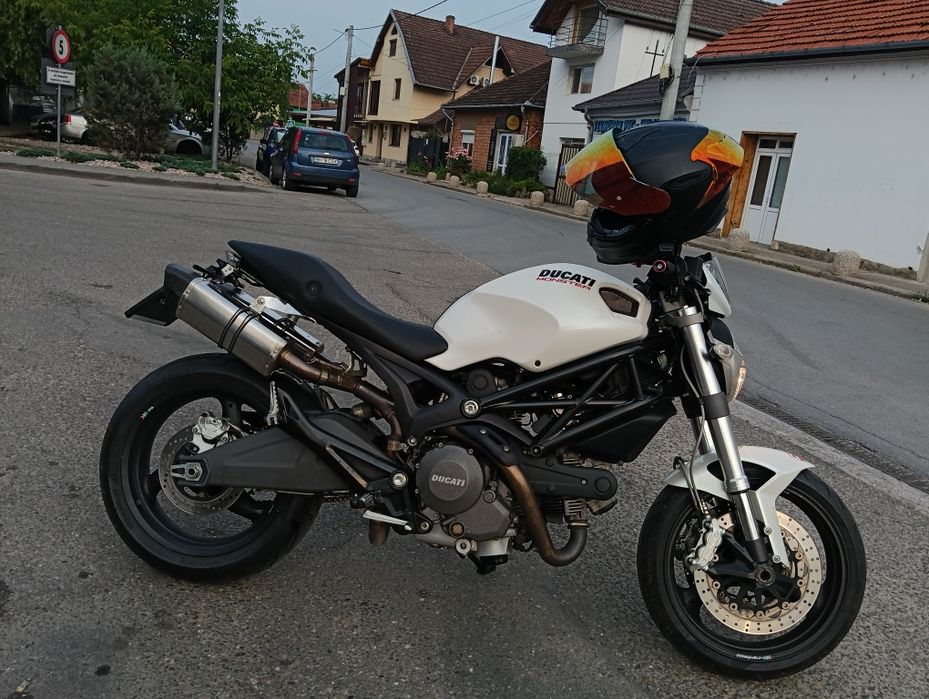 Ducati monster 696
