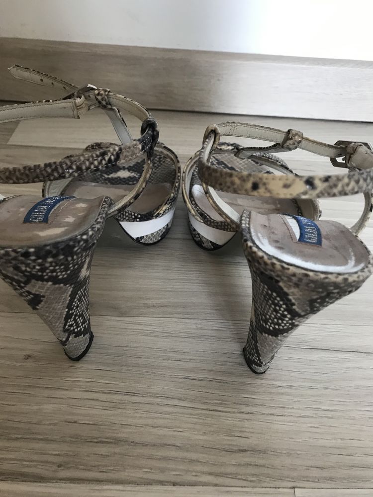 Sandale piele croco gri/alb, 39, toc inalt si platforma