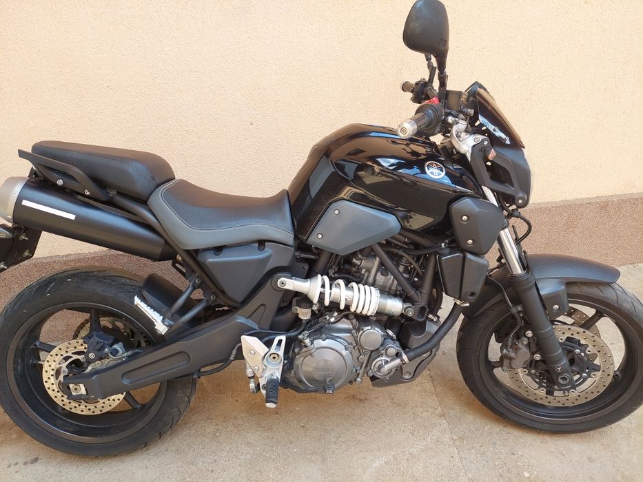 Motocicleta Yamaha MT03