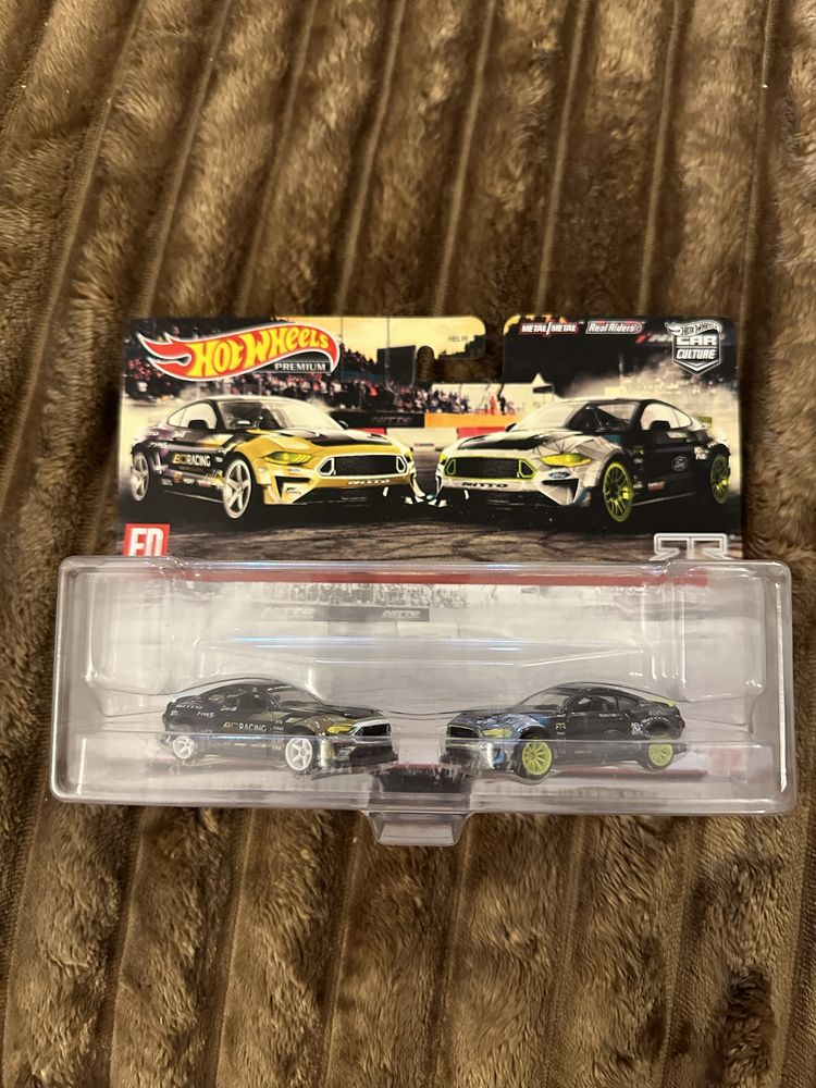 Vând Set Hotwheels Premium