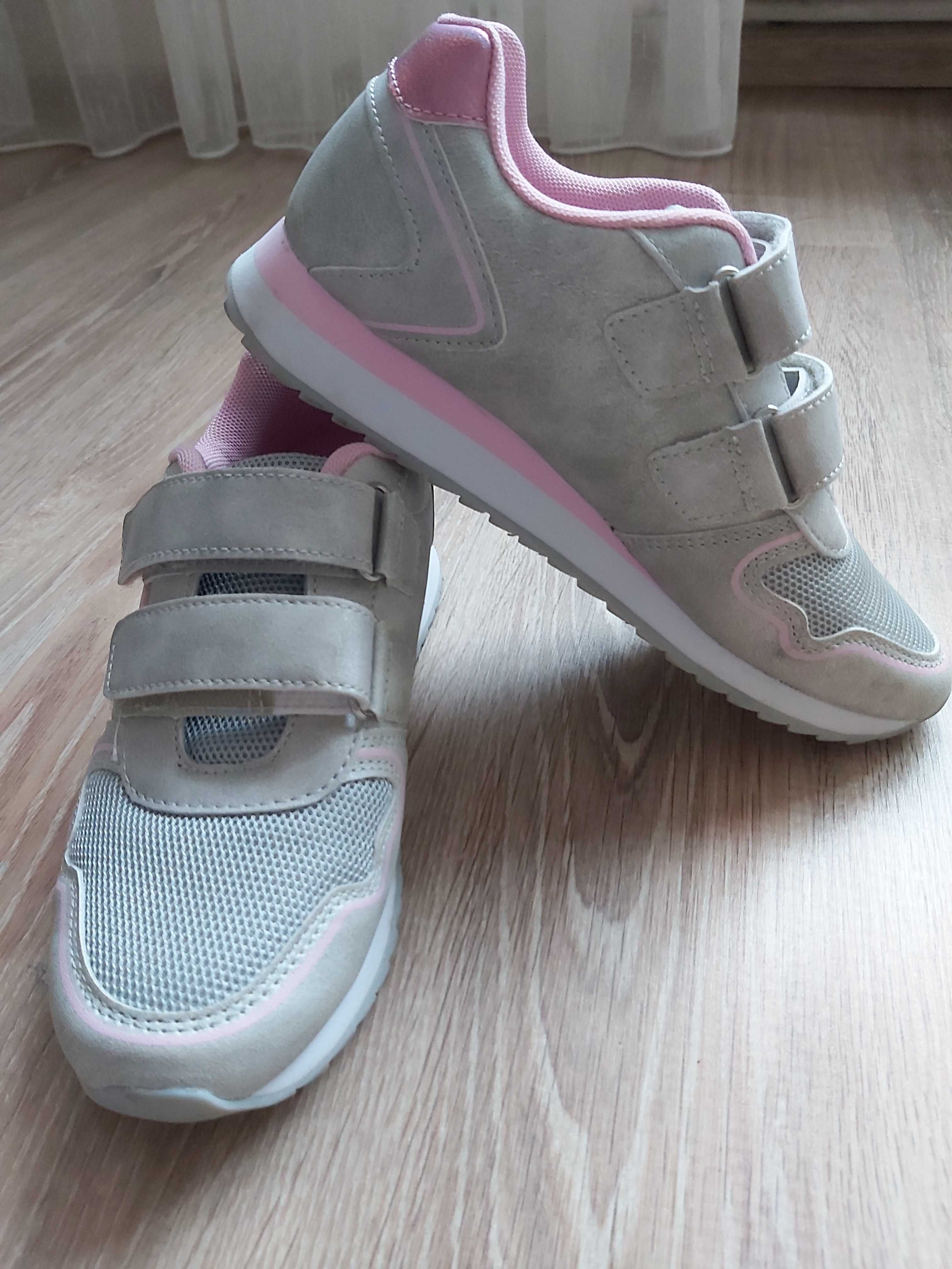 Нови детски обувки