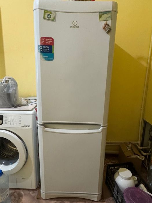 Продам холодильник индезит