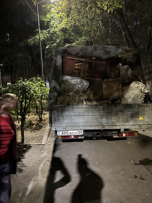 Вывоз мусора старой мебели и техники Уборка и чистка гаража хлама