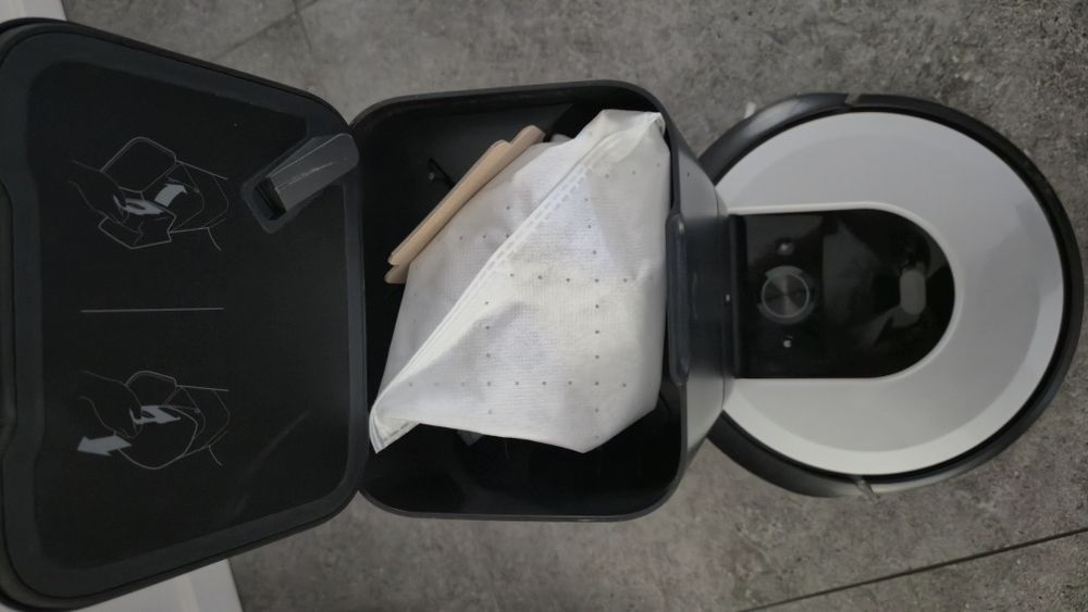 Прахосмукачака робот I robot i7 +