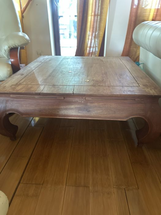 masă din lemn solid