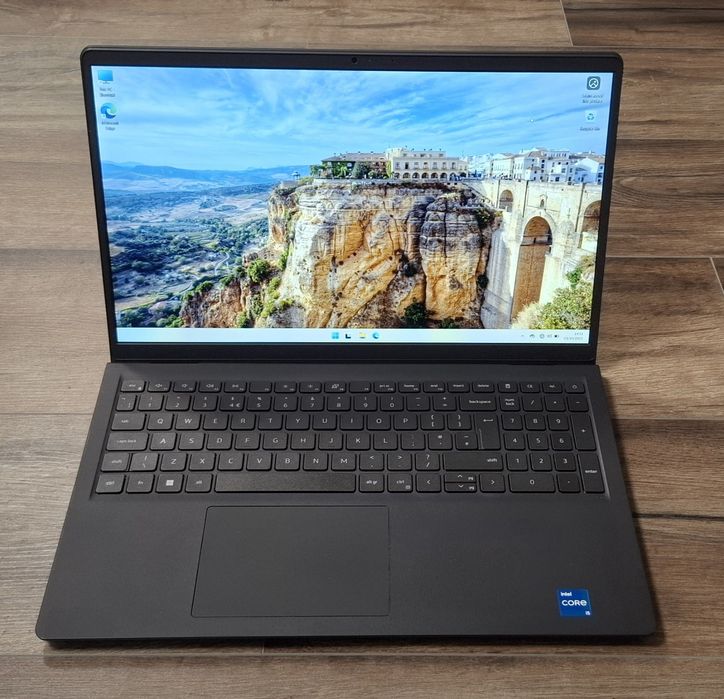 15,6 " Dell Vostro | 3520 I5 1235U | 16GB | 256 SSD |