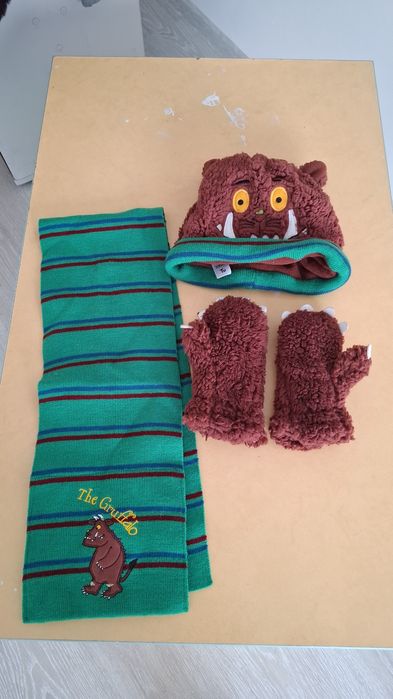 Продам комлект зимний шапки