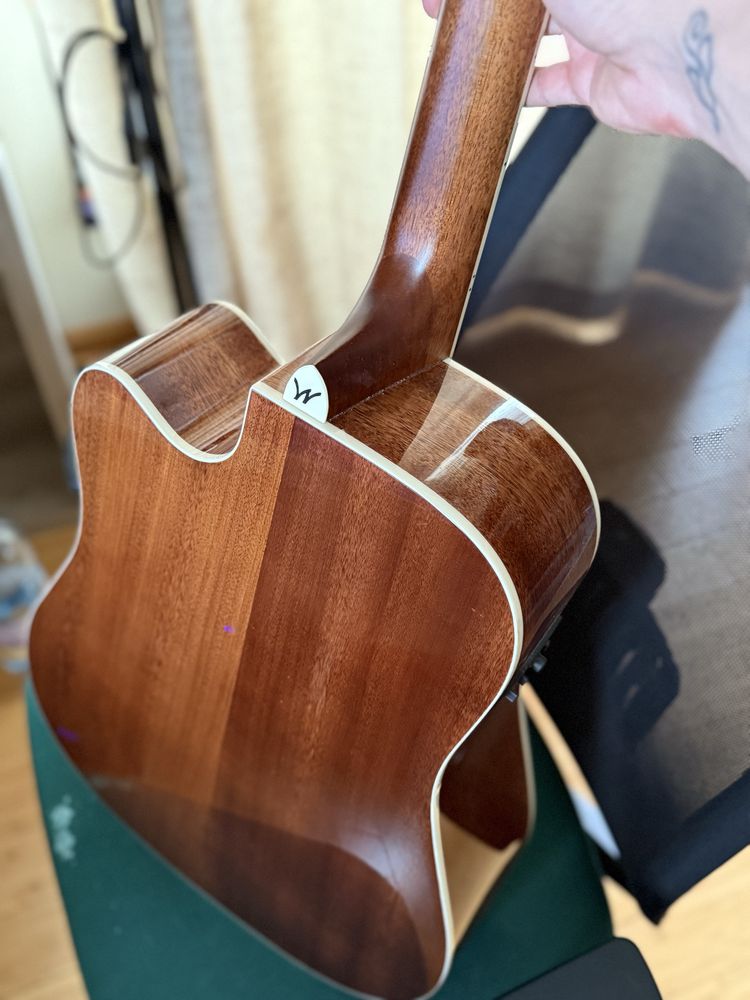 Chirara electro-acustica Washburn Heritage D10 SCE