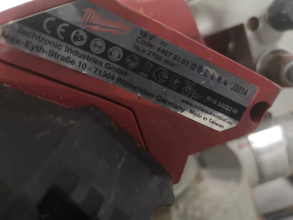 Циркуляр пендула - Milwaukee 18V \ 216mm