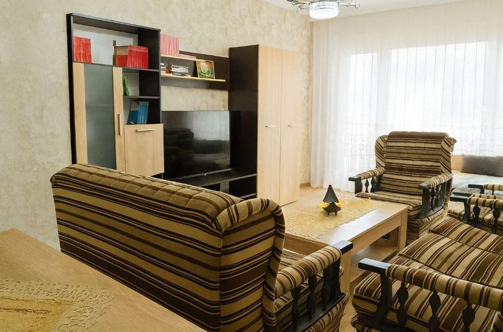 Дава се под наем Тристаен апартамент в Варна, Цветен квартал - 79 кв.м за 548.25 € - Снимка #1