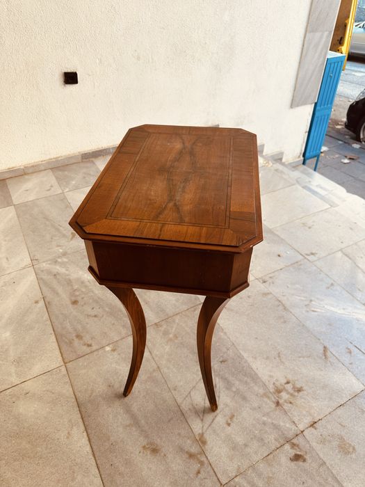 Антикварна писалищна маса / тоалетка с изтегляща се плоскост