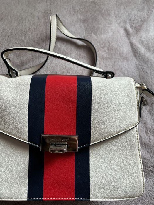 Бяла чанта 20лв