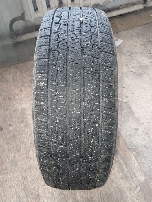 Продаю зимние шины 215/60 R17
Ездили всего одну зиму, в