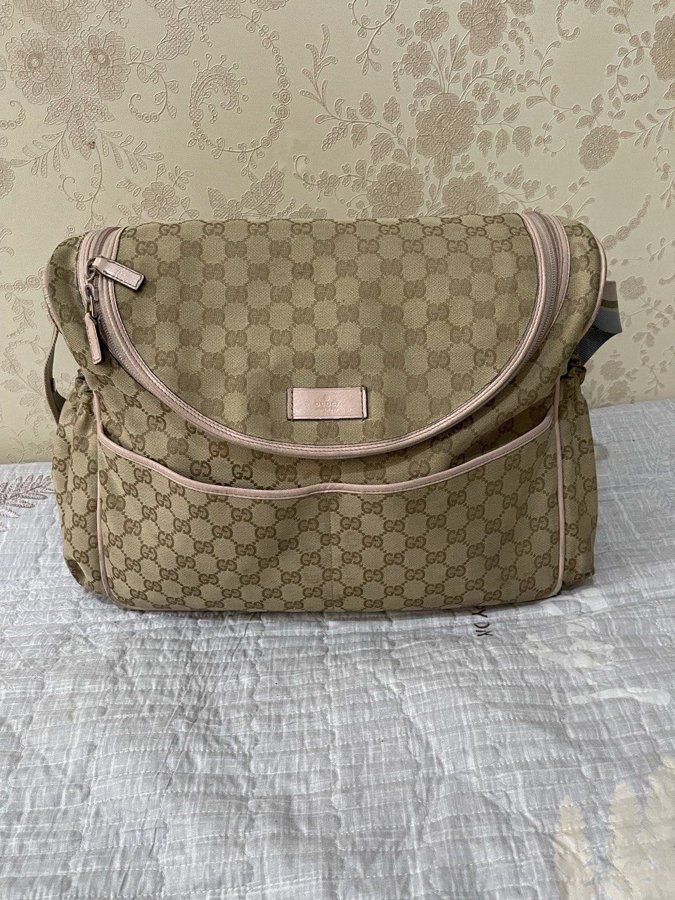 Продам сумку для мамы Gucci