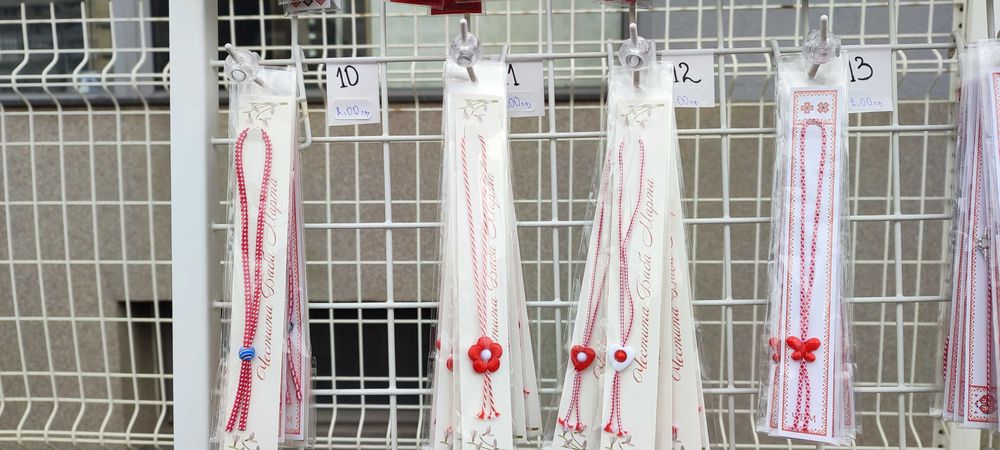 Мартеници ръчна изработка вълна