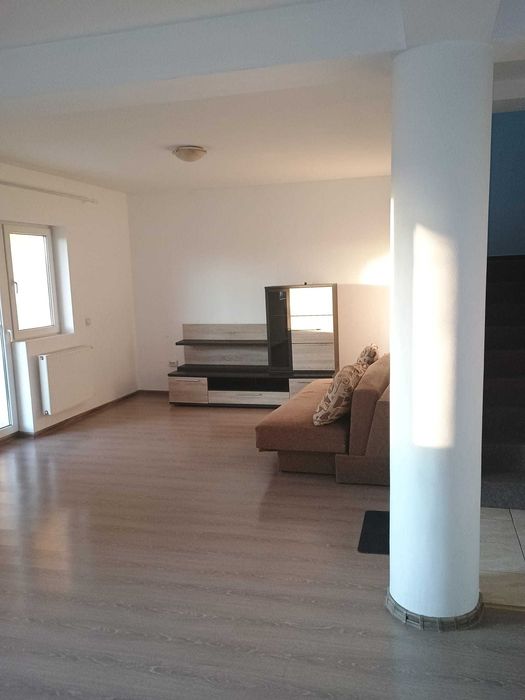 Proprietar,ofer spre inchiriere casă 4 camere, Cartier Europa