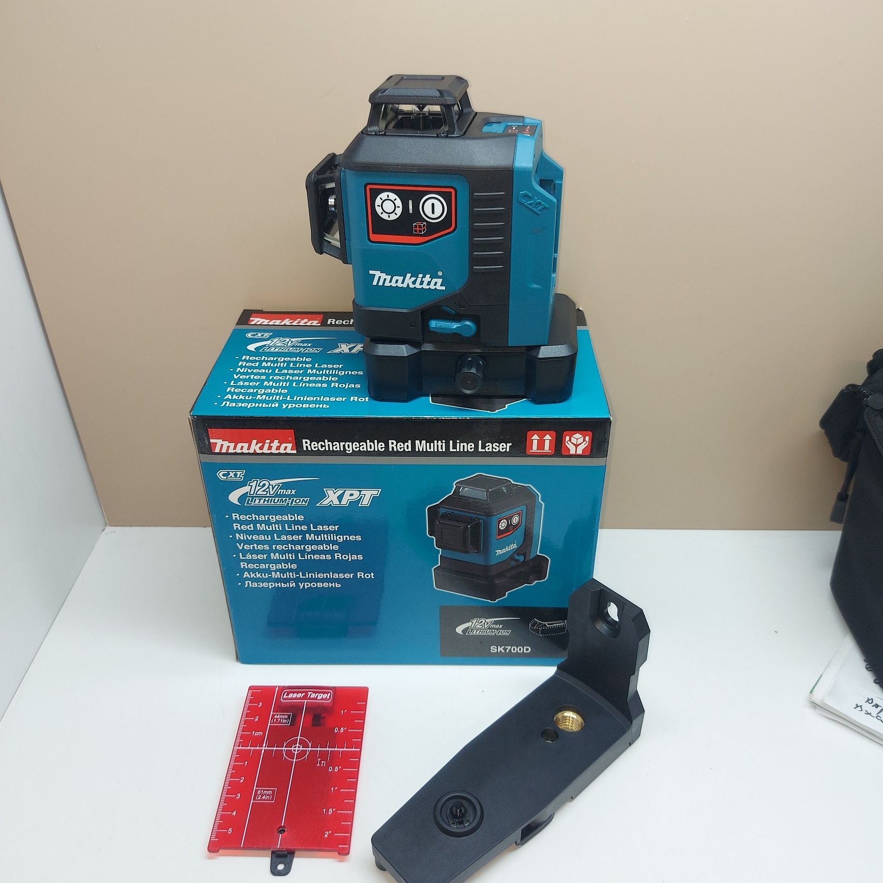 ПРОМОЦИЯ.Makita SK700D многолинеен червен лазерен нивелир