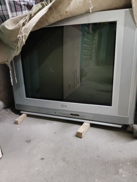 Телевизор LG 10 000 ТГ.