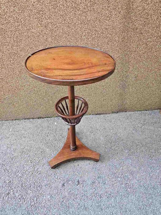 Шкафче в ретро стил