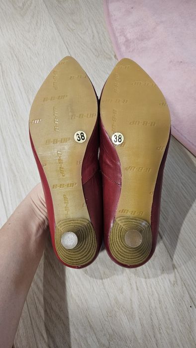 Vand pantofi superbi, noi, mărimea 38-NOI