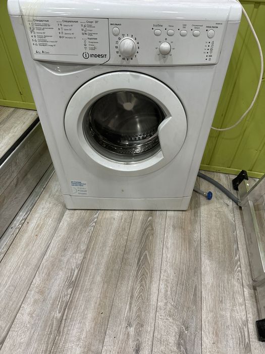 Стиральная машинка INDESIT