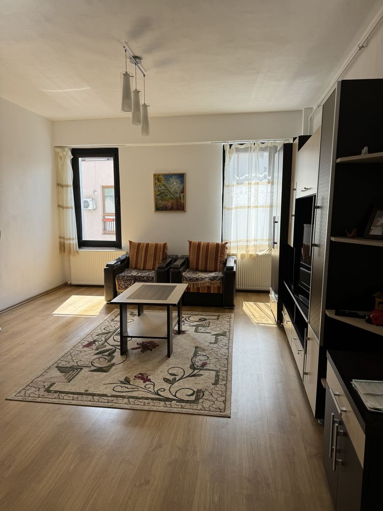 Vand apartament,  Str Victoriei, la 3 minute de parc si centrul vechi