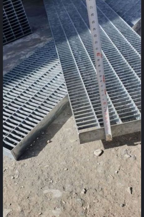 Trepte metalice zincate