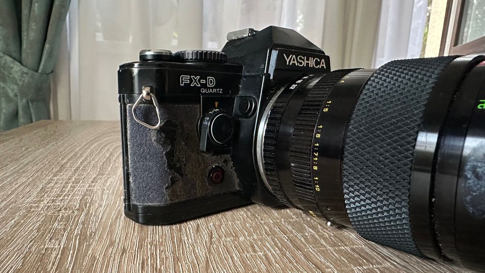 Yashica FX-D Quartz + 50mm 1.7+ 35-70mm + 35-140mm Soligor aparat foto