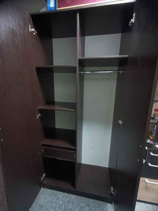 Шкаф для одежды в отличном состоянии