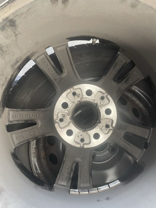 Vand 4 cauciucuri pt BMW  m+s cu jante 255/55/17 aprope noi!