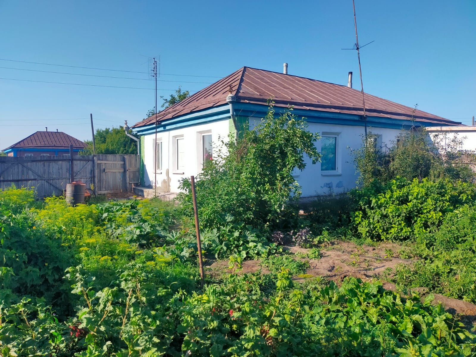 Продам дом благоустроенный со всеми постройками