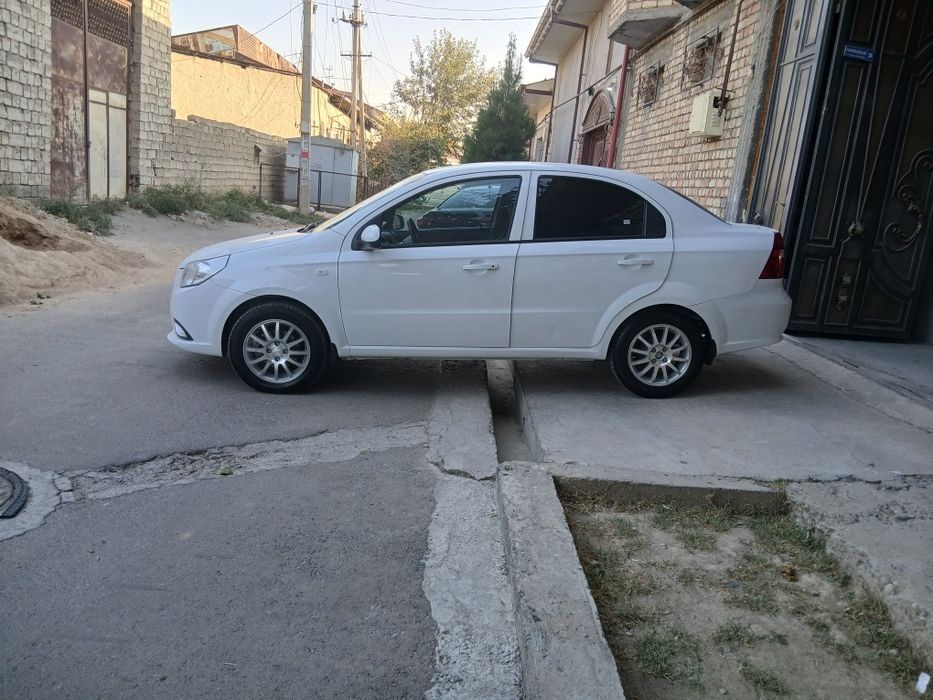 Nexia R3 Sotiladi Holati A'lo Yoshligidan Uzim haydagan.